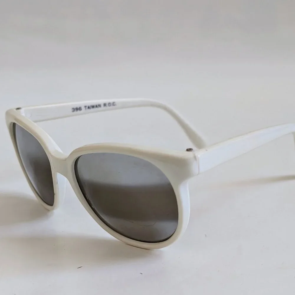 NWT Vintage 90's Kids Nylon C1000 Sport Sunglasses (S. White)
